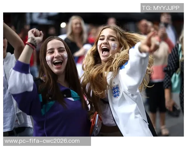 足球大师巴斯滕亲自捏脸打造全新足球形象引发球迷热议